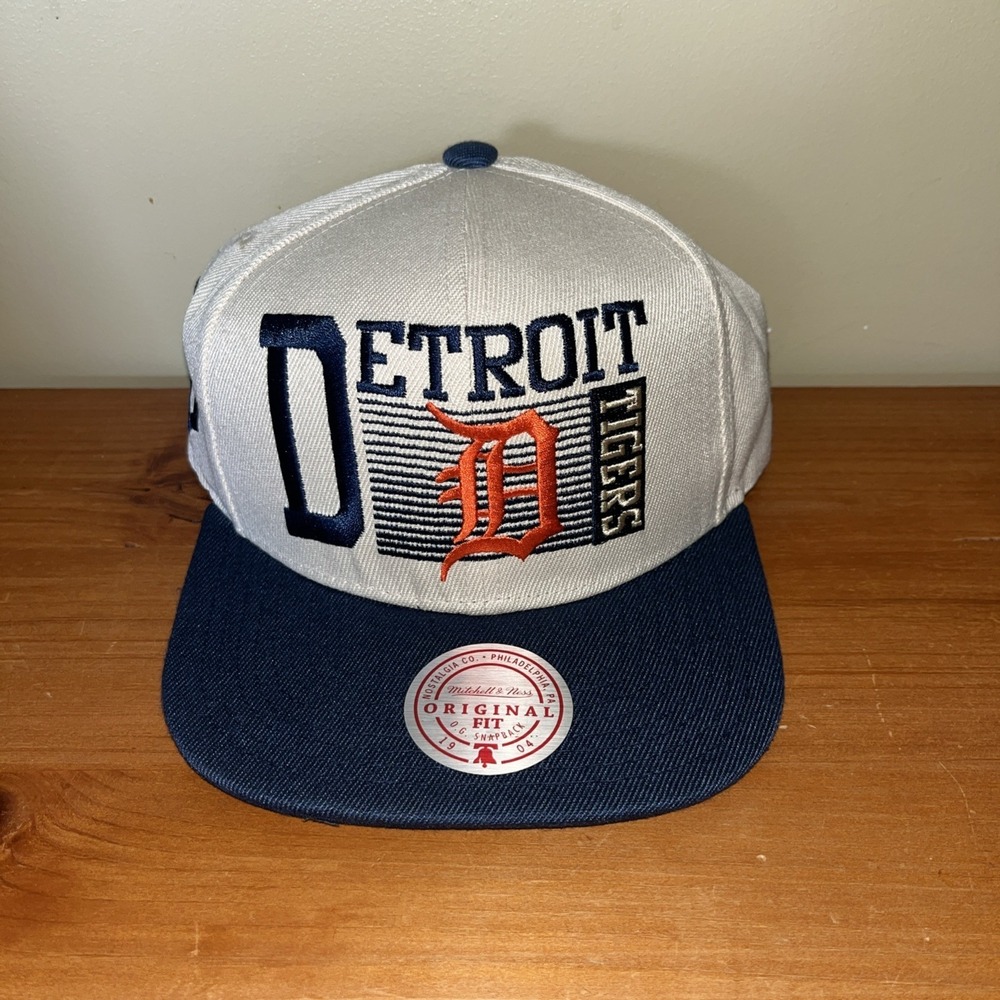 Mitchell & Ness Detroit Tigers Speed Zone Off White/Navy Adjustable Snapback